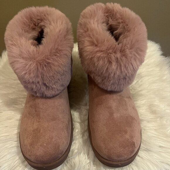 Like New Beautiful SO mauve faux fur boots - Picture 1 of 9